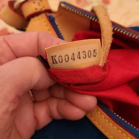 Dooney & Bourke - Picture 6 of 6